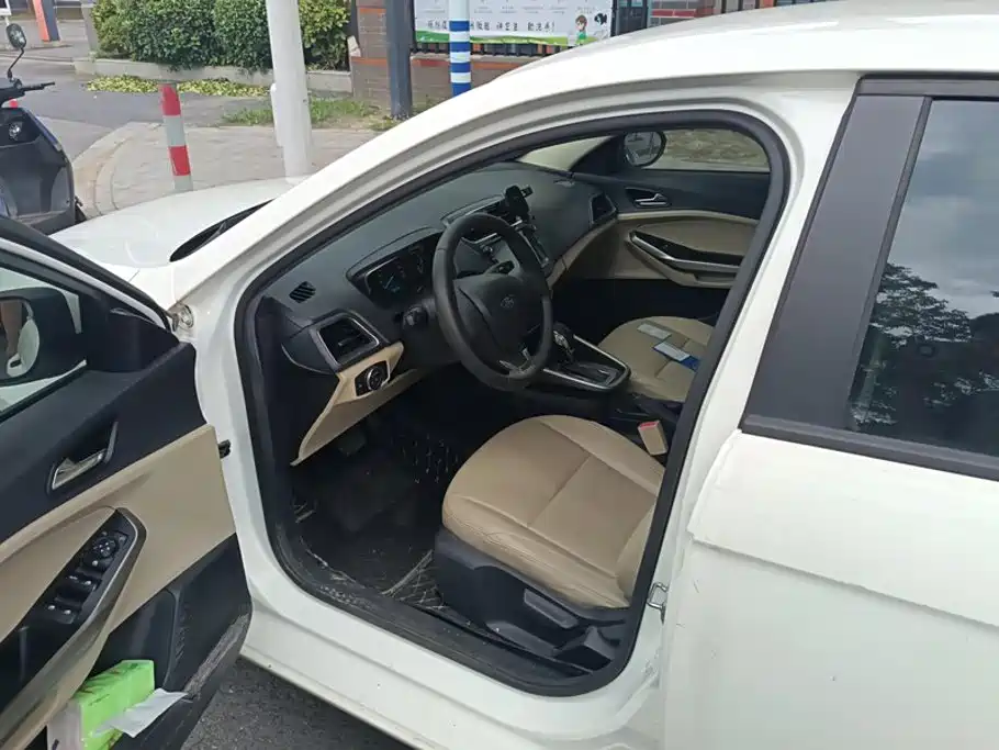 Ford Escort — миниатюра 9
