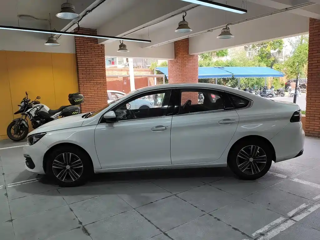 Peugeot 308 — миниатюра 2