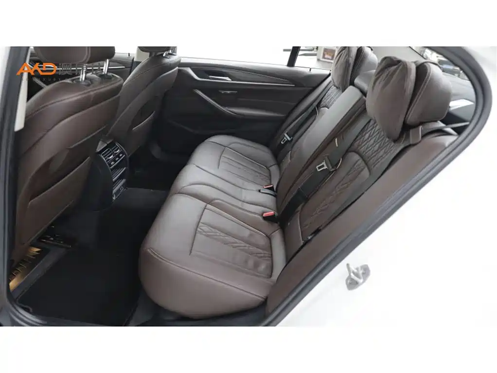 BMW 5 Series — миниатюра 7