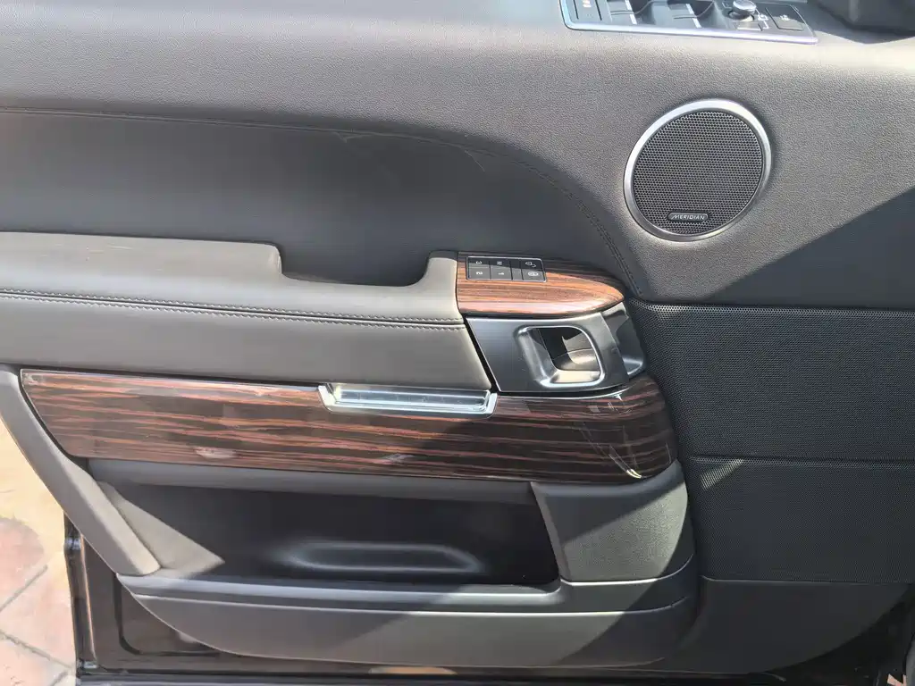 Land Rover Range Rover — миниатюра 17