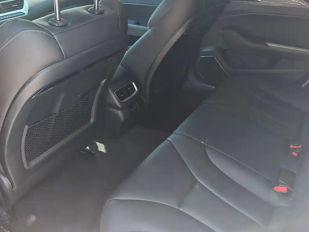 Hongqi Hongqi H5 — миниатюра 9