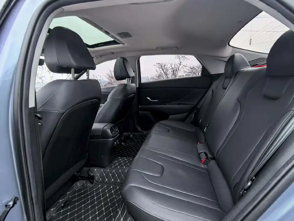 Hyundai Elantra — миниатюра 5