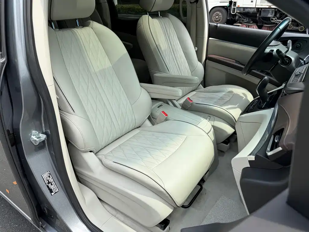 Buick GL8 — миниатюра 9