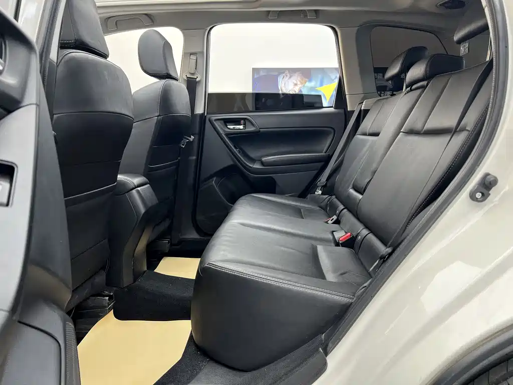 Subaru Forester 2014 2.0i AT Luxury