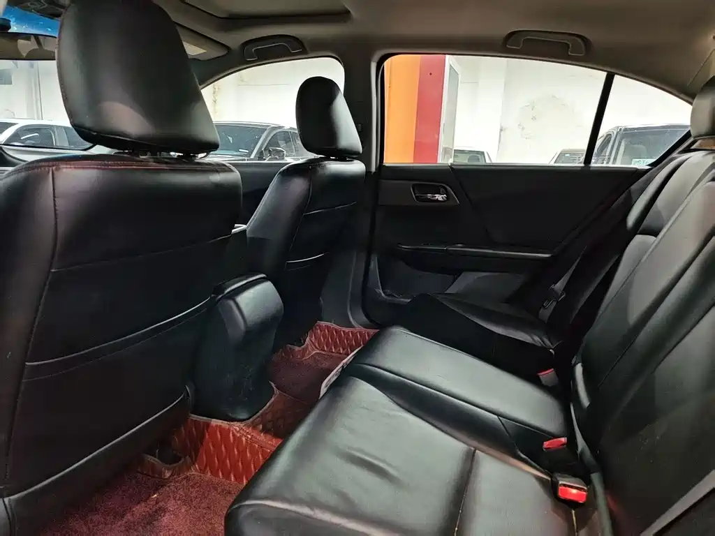 Honda Accord — миниатюра 6