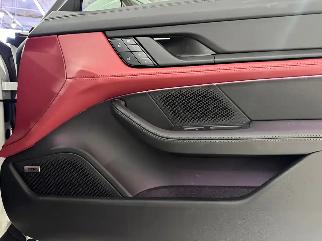 Porsche Taycan — миниатюра 7