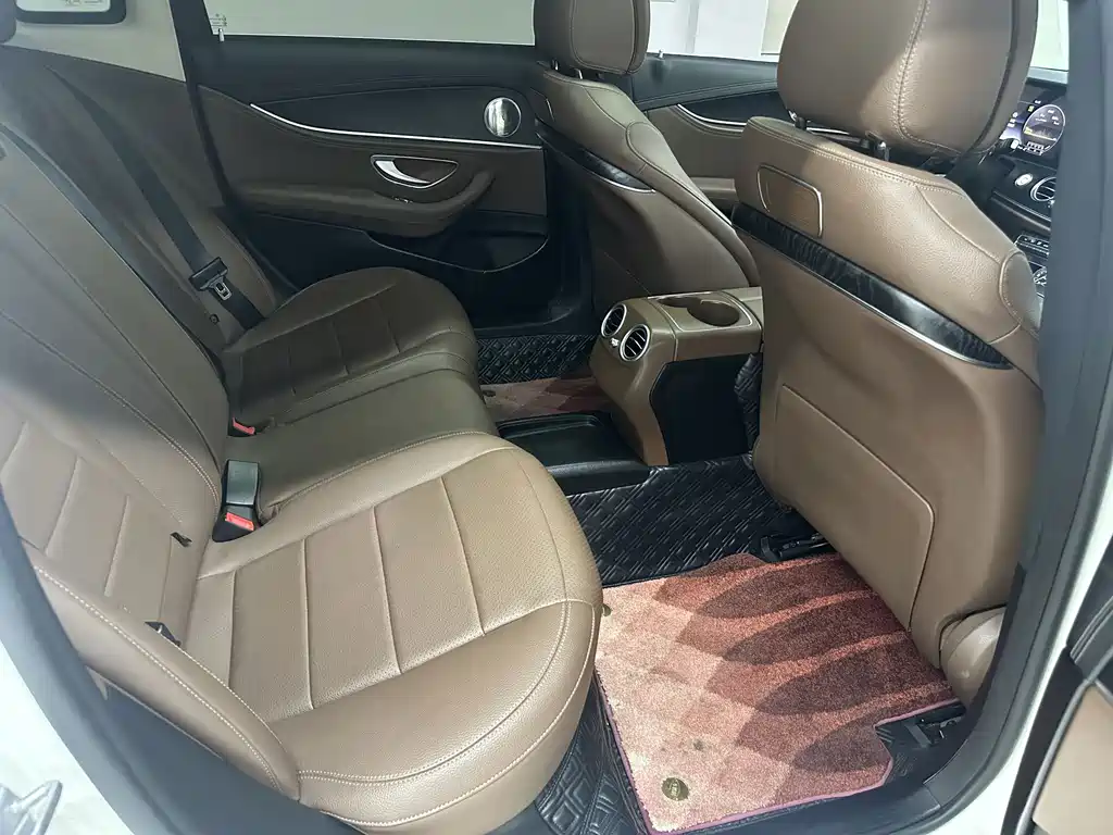 Mercedes-Benz E-Class — миниатюра 9