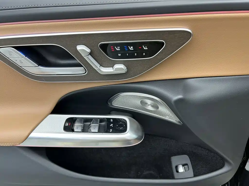 Mercedes-Benz E-Class — миниатюра 18