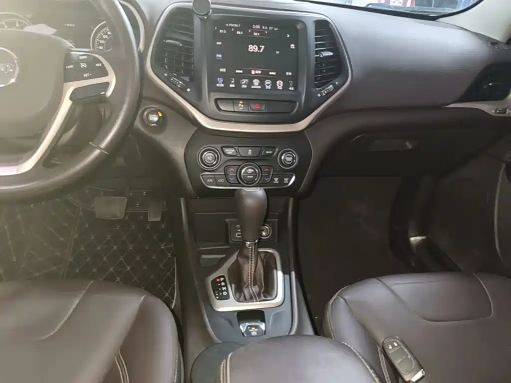 Jeep Cherokee — миниатюра 14