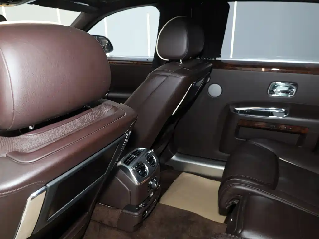 Rolls-Royce Ghost — миниатюра 11