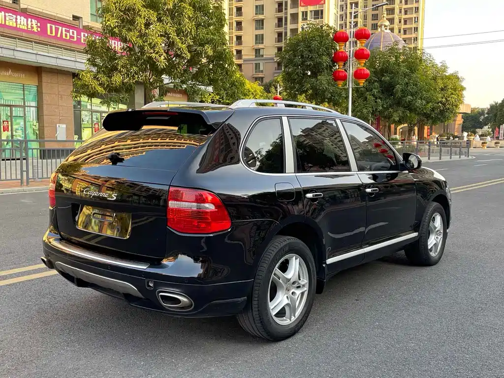 Porsche Cayenne — миниатюра 9