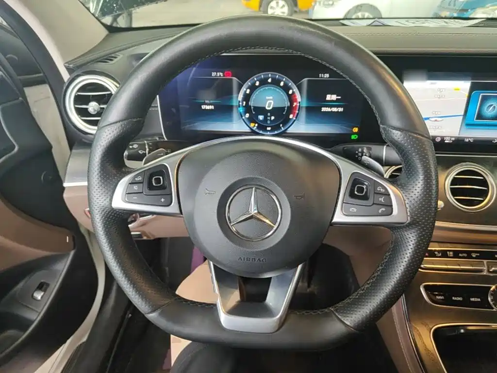 Mercedes-Benz E-Class — миниатюра 11