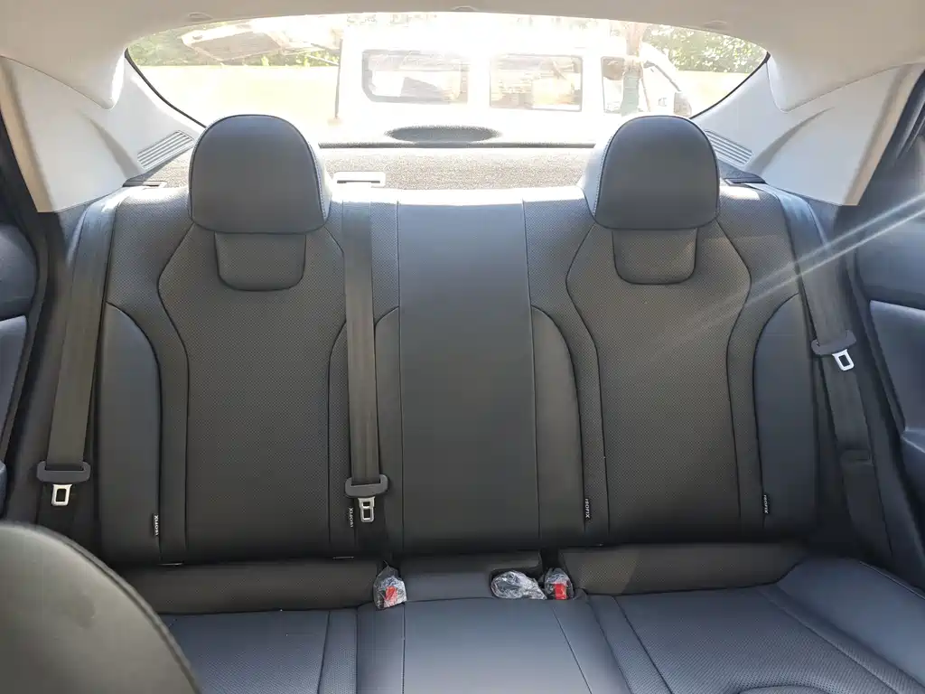 Hyundai Elantra — миниатюра 11