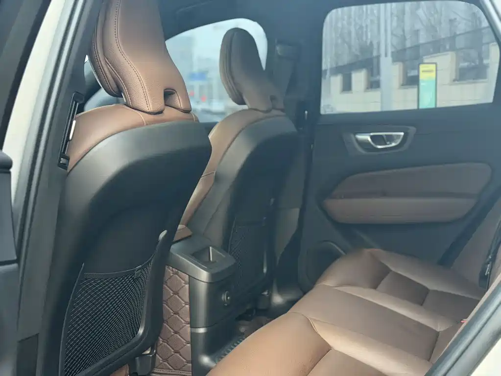 VOLVO XC60 PLUG IN HYBRID