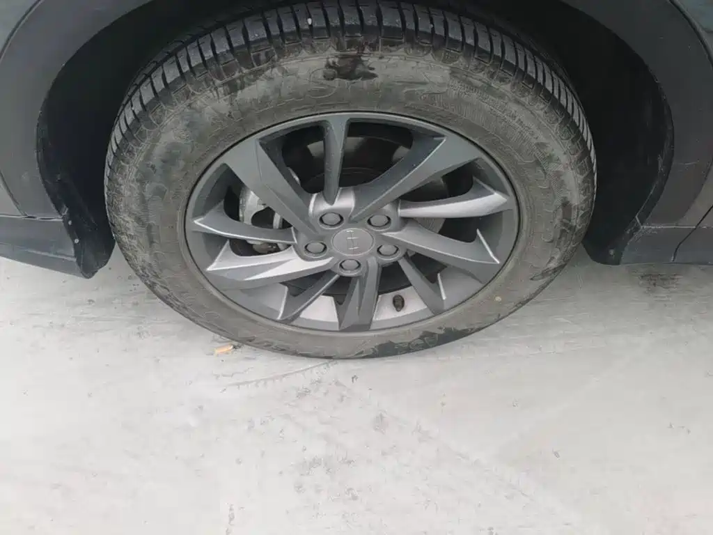 Geely Binyue — миниатюра 23