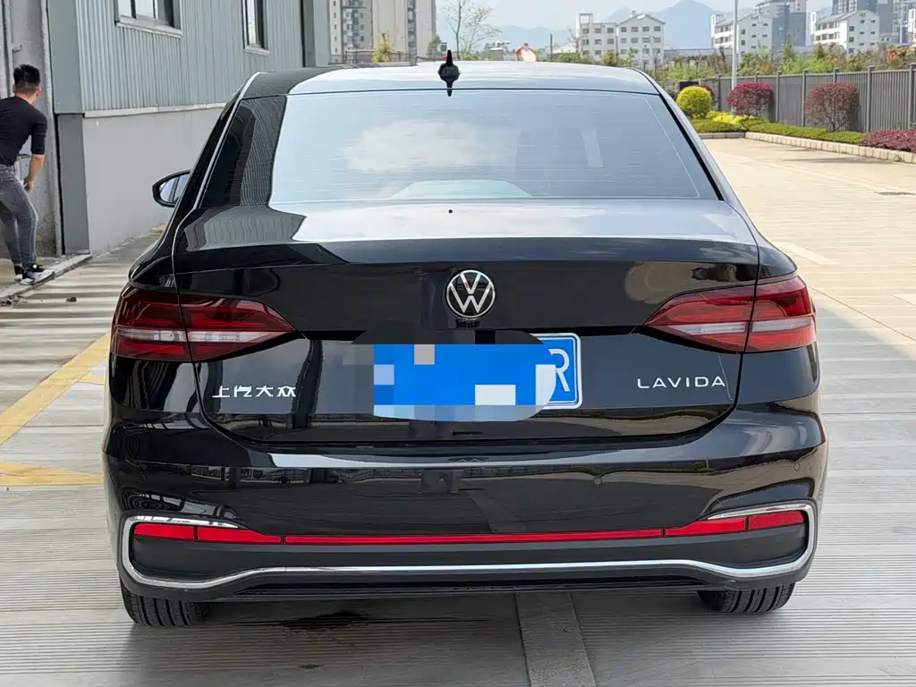 Volkswagen Lavida — миниатюра 5