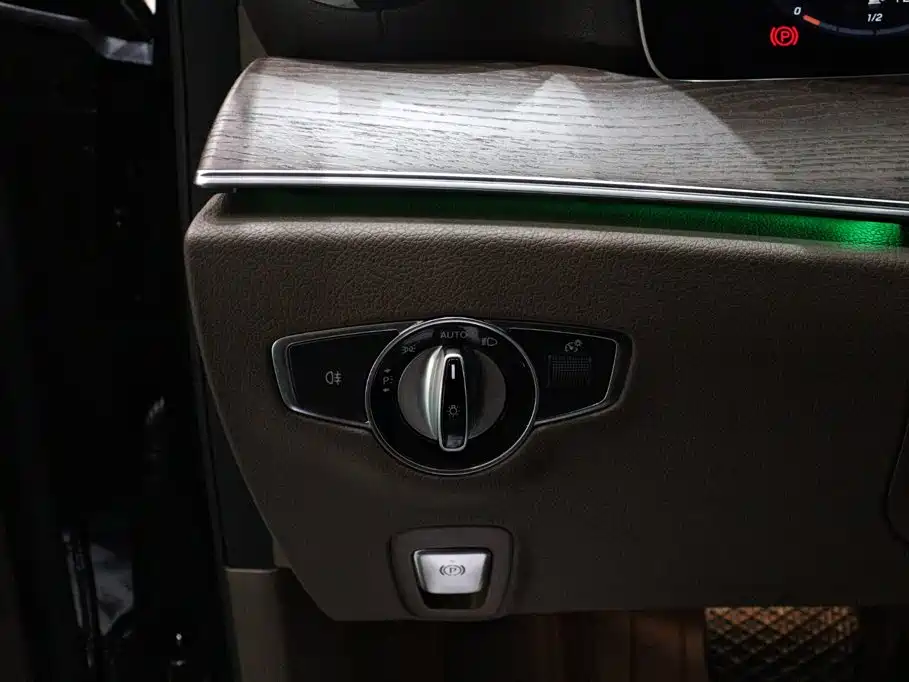 Mercedes-Benz E-Class — миниатюра 19
