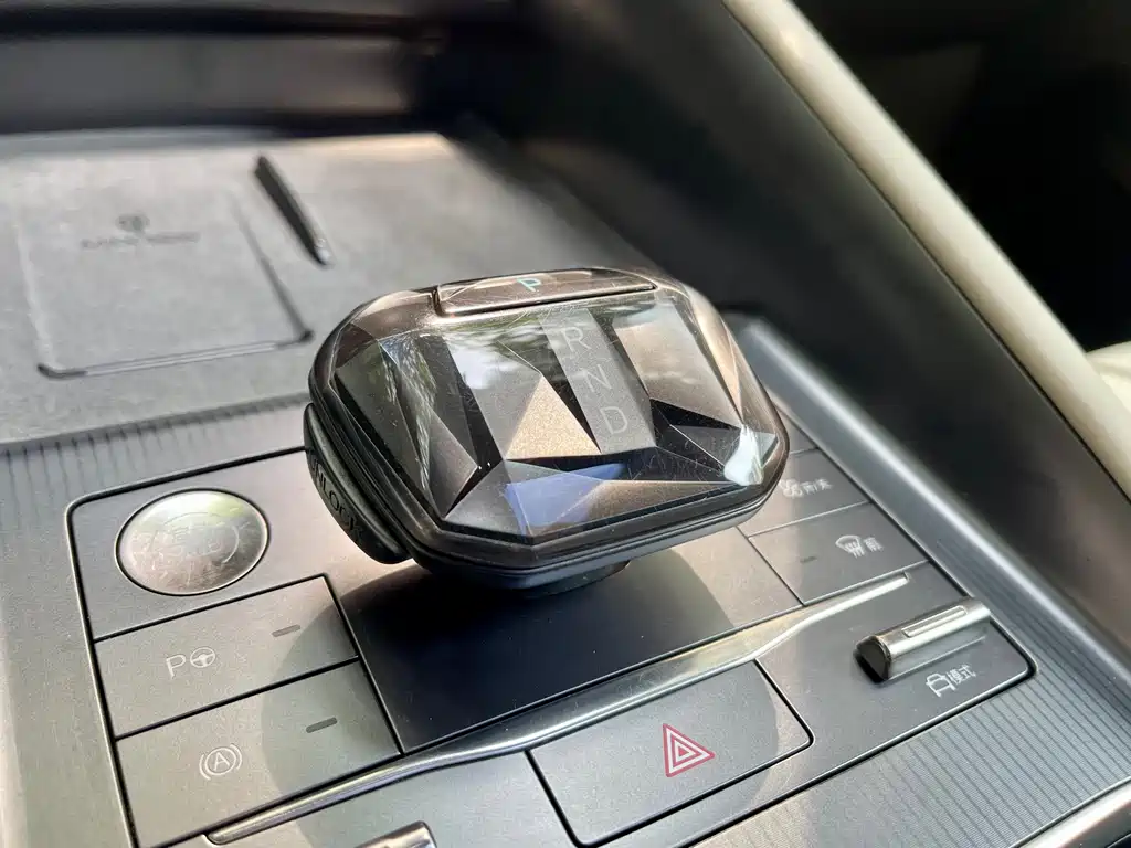 BYD L EV — миниатюра 7
