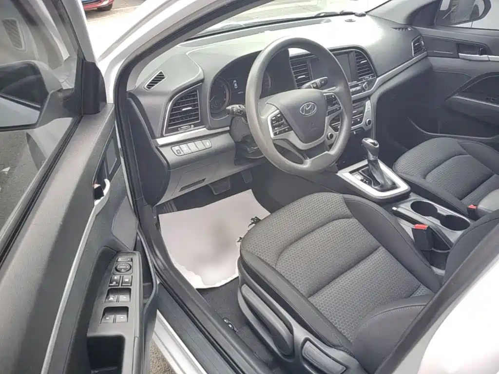 Hyundai Elantra — миниатюра 16