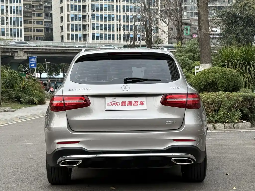 MERCEDES-BENZ GLC