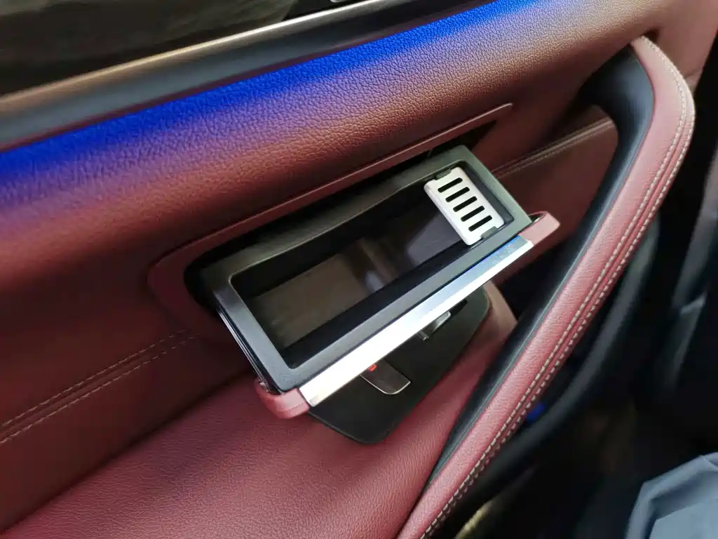 BMW 5 Series — миниатюра 24