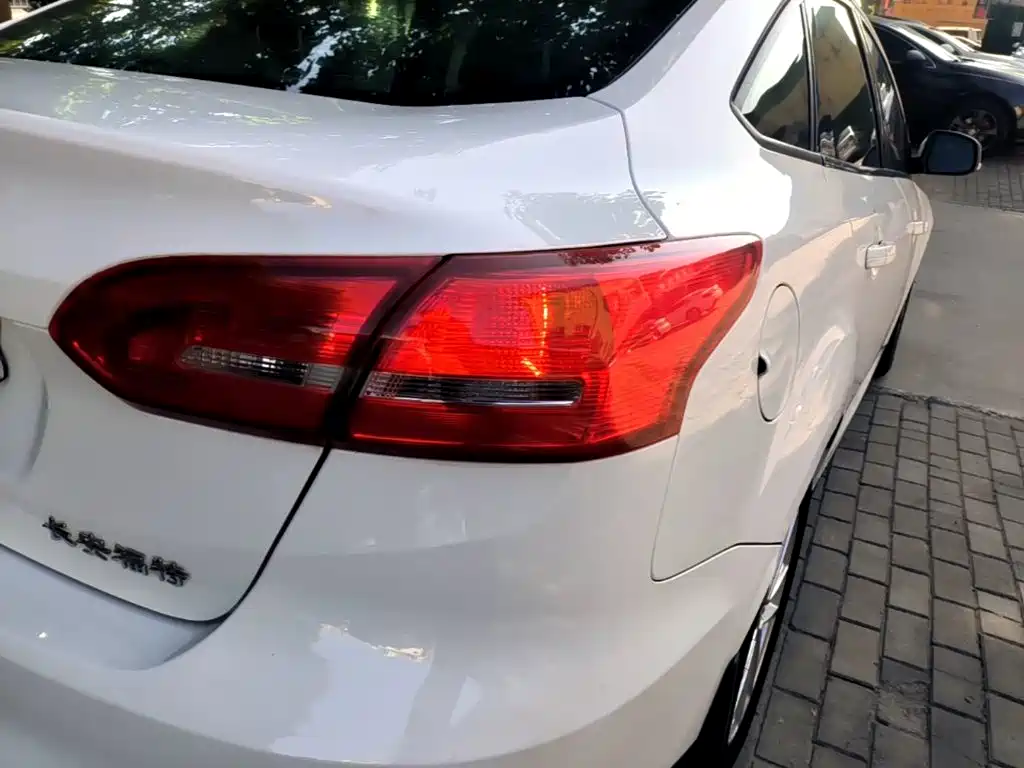 Ford Focus — миниатюра 8