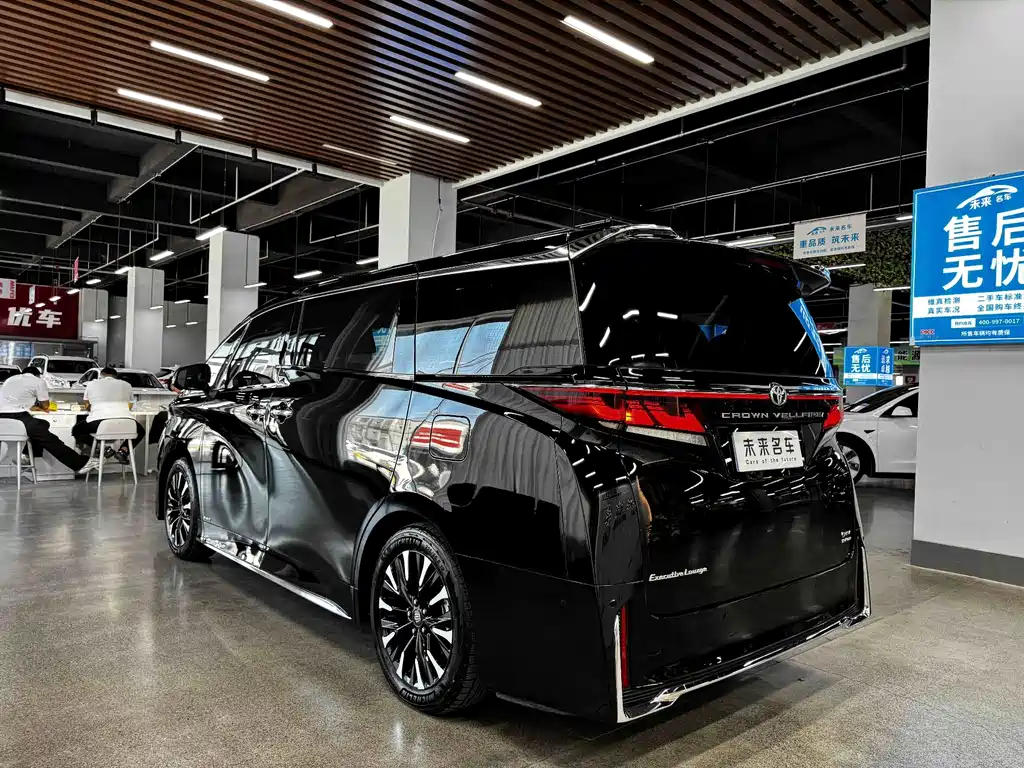 Toyota Vellfire — миниатюра 17