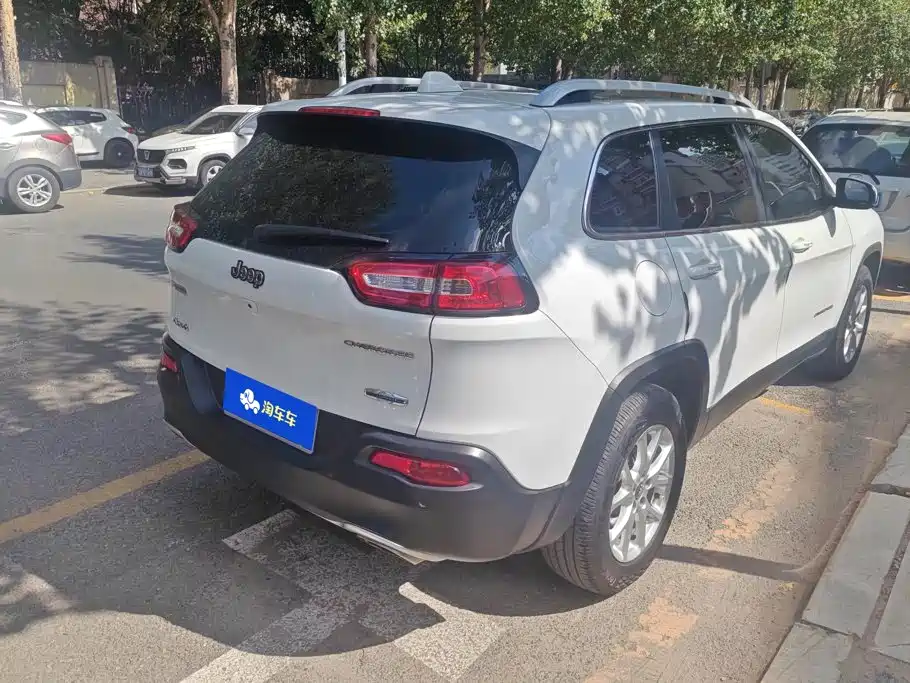 Jeep Cherokee — миниатюра 3