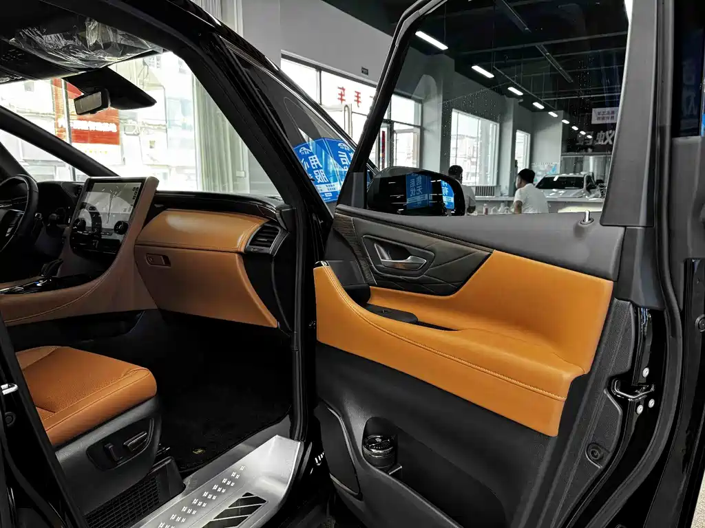 Toyota Vellfire — миниатюра 8