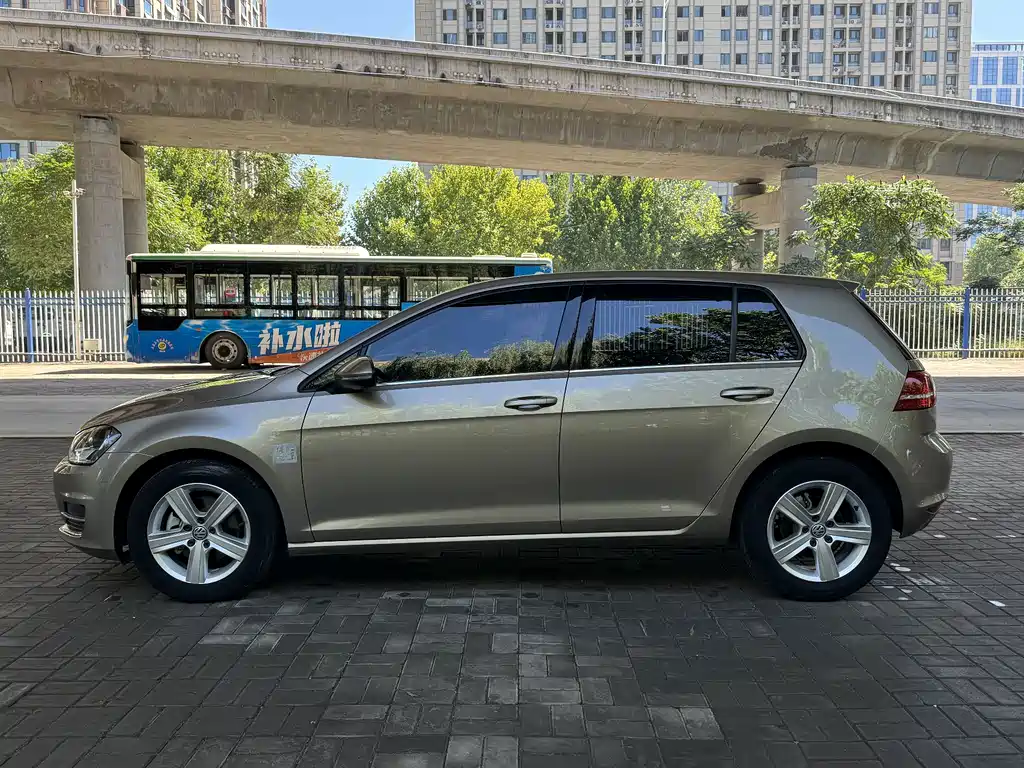 Volkswagen Golf — миниатюра 3