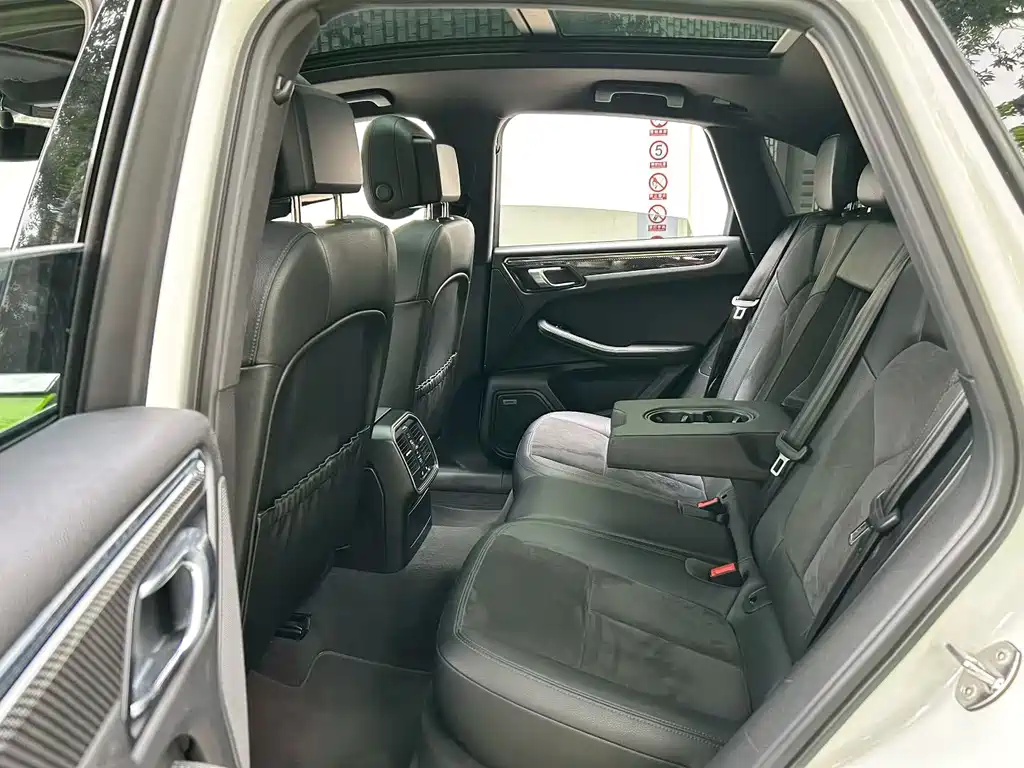 Porsche Macan — миниатюра 4