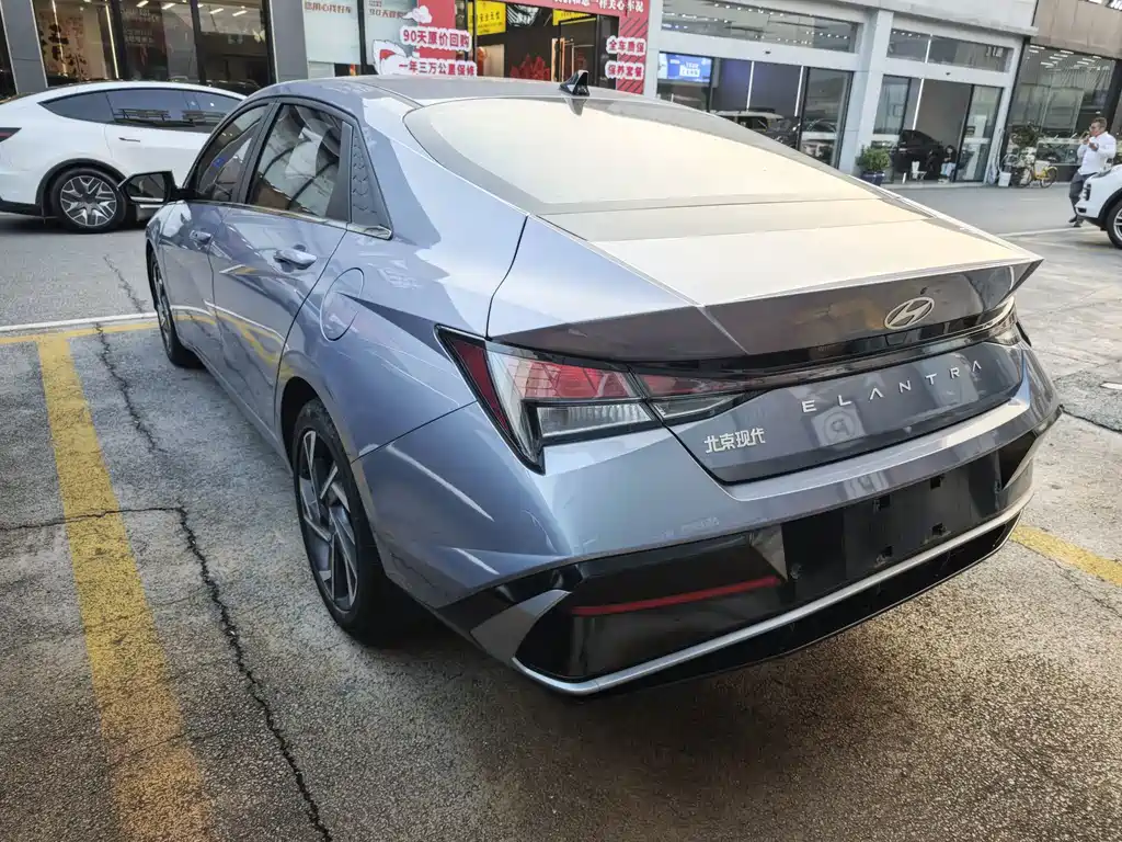 Hyundai Elantra — миниатюра 12