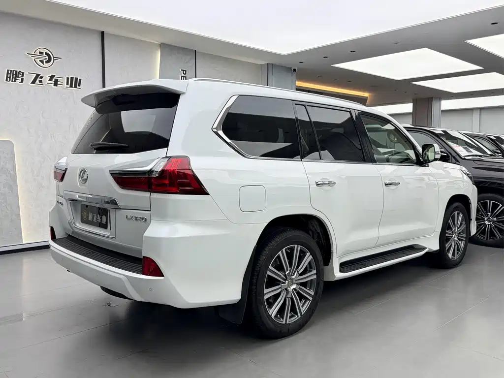 Lexus LX — миниатюра 22
