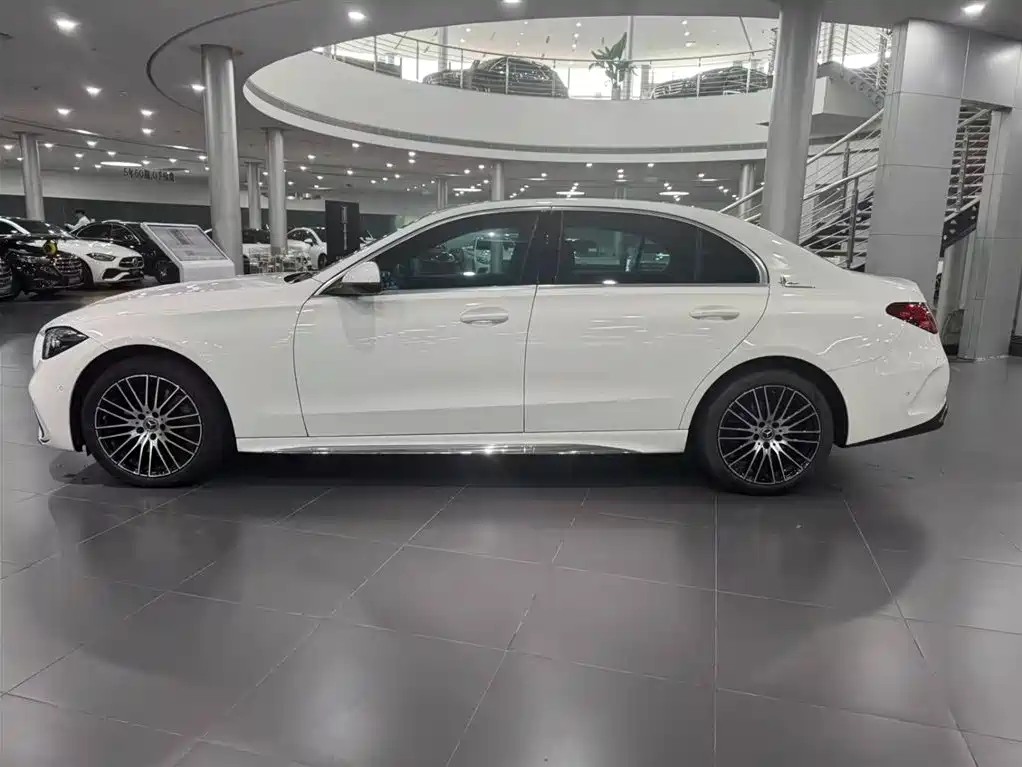 Mercedes-Benz C-Class — миниатюра 2