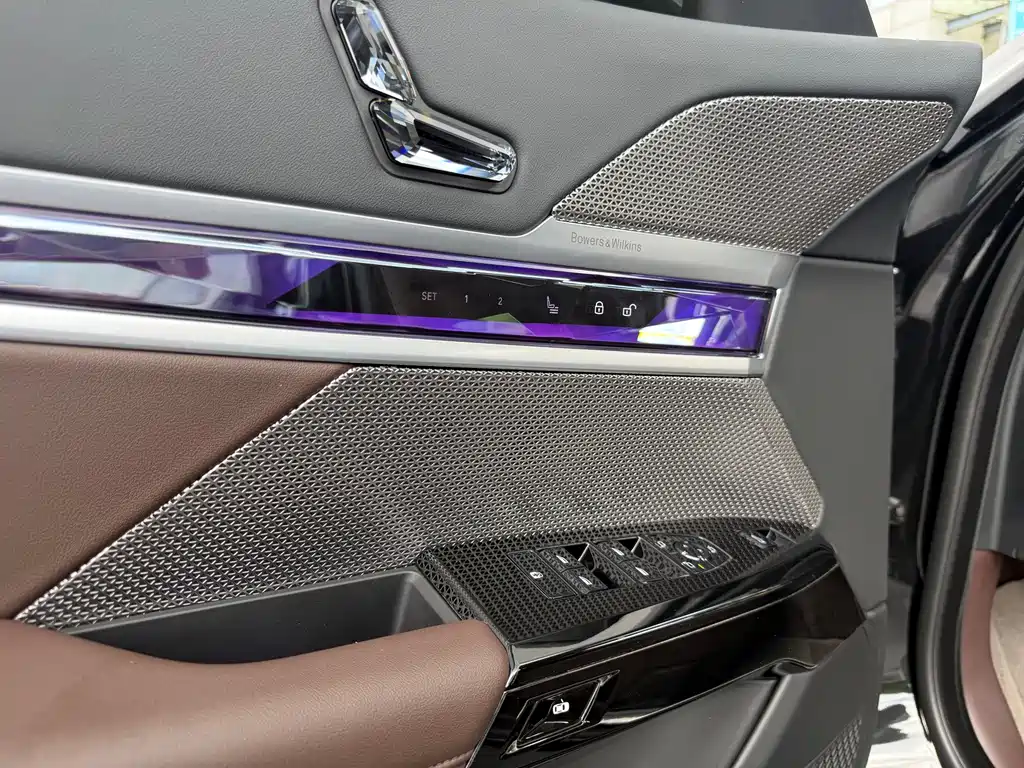 BMW i7 — миниатюра 9