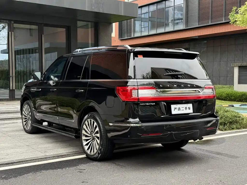 LINCOLN NAVIGATOR