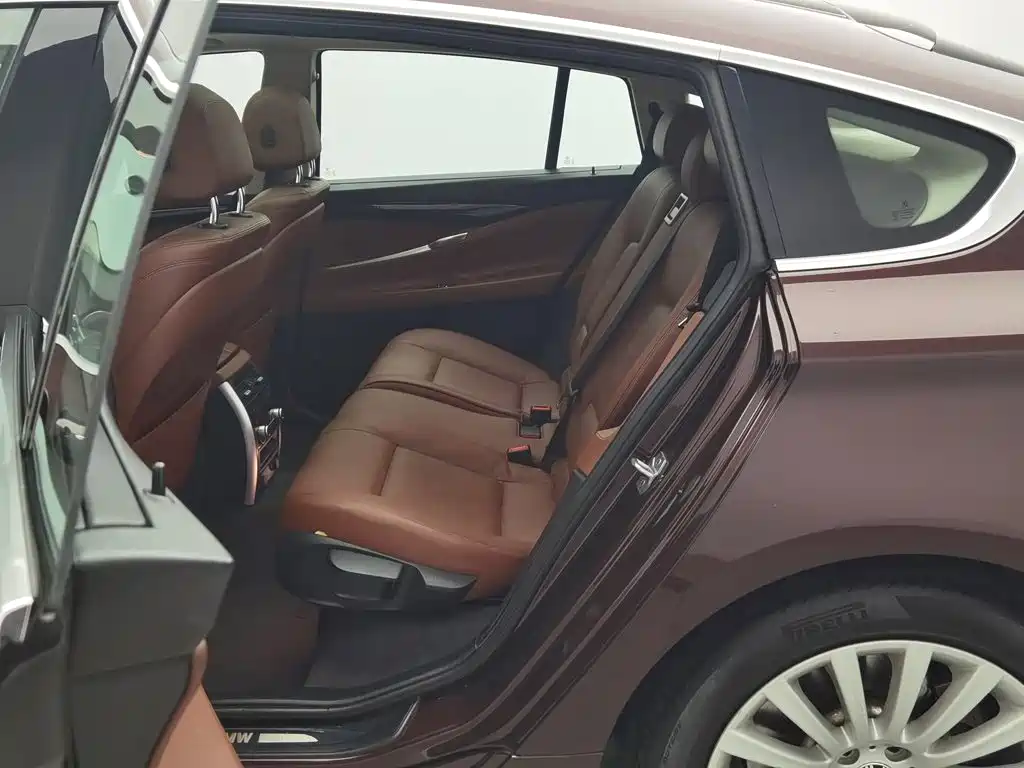 BMW 5 Series GT — миниатюра 15