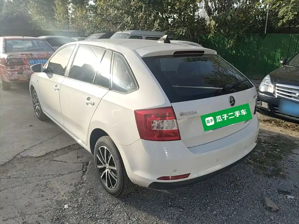 Skoda Rapid Spaceback — миниатюра 5