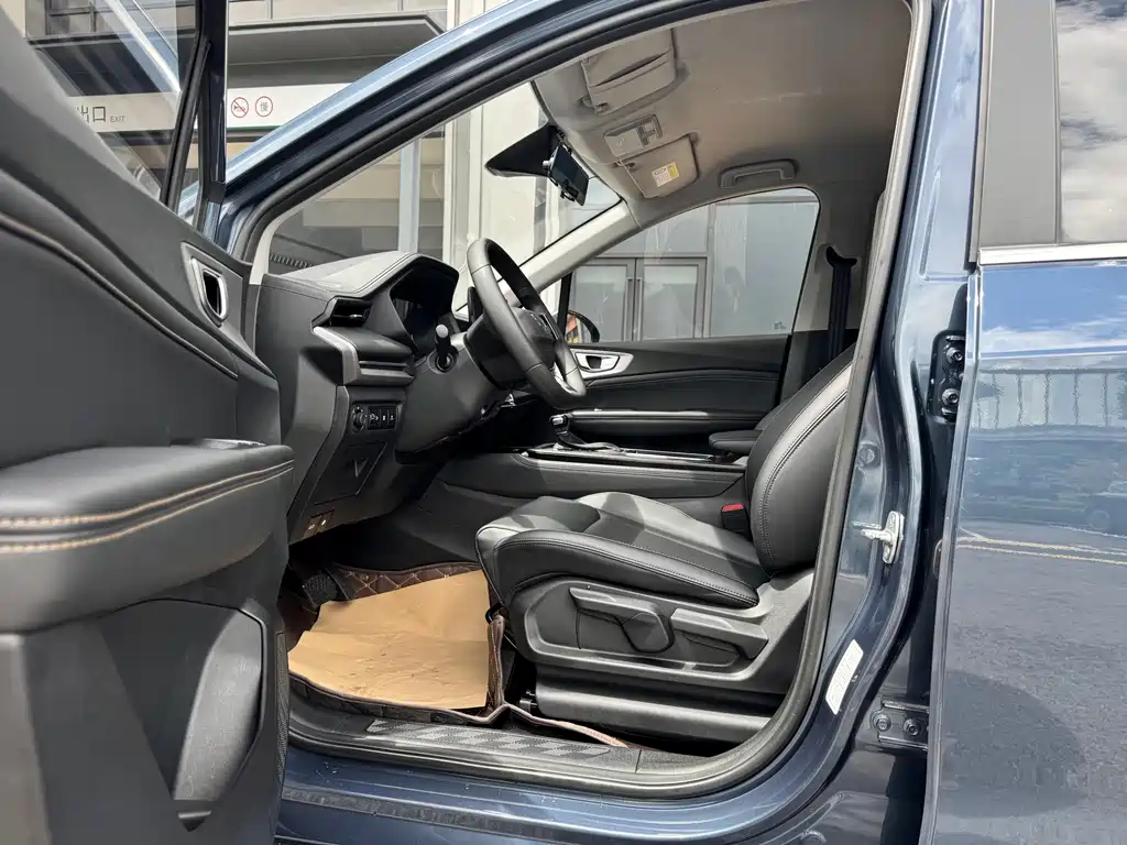 Wuling Jiachen — миниатюра 5
