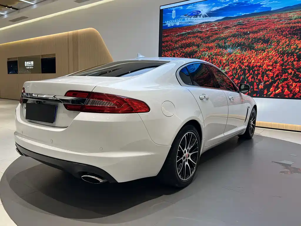 Jaguar XF 2015 XF 2.0T Luxury