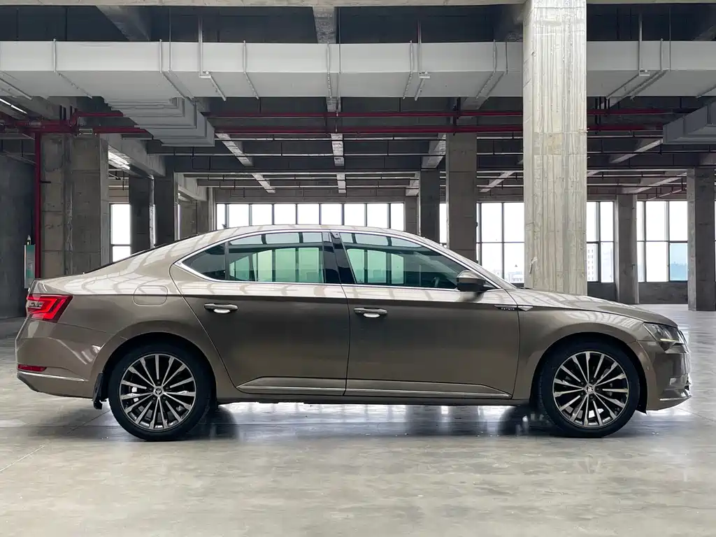 Skoda Superb — миниатюра 4