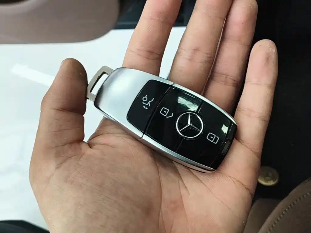 Mercedes-Benz E-Class — миниатюра 9