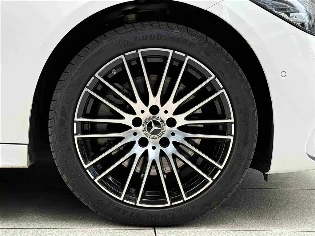 Mercedes-Benz C-Class — миниатюра 13