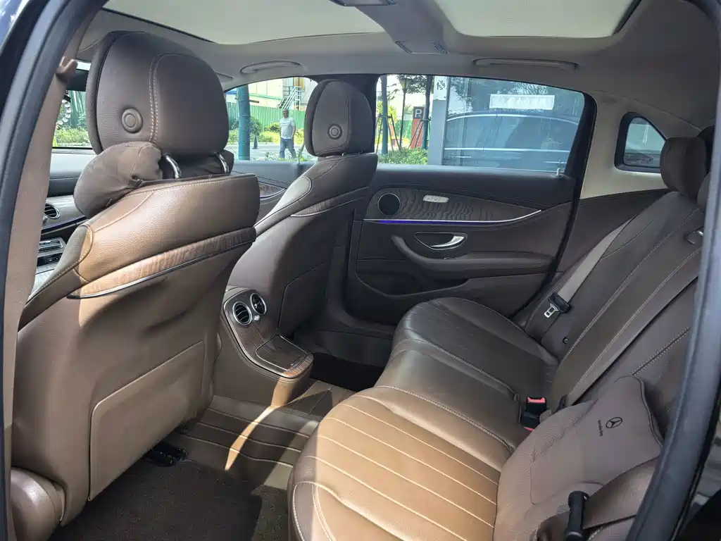 Mercedes-Benz E-Class — миниатюра 8