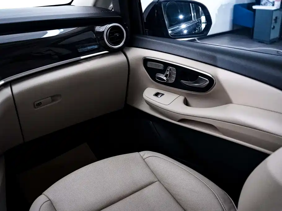 Mercedes-Benz V-Class — миниатюра 24