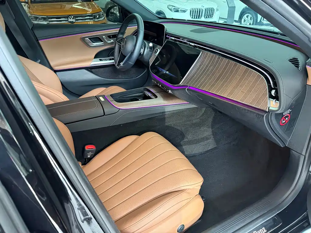 Mercedes-Benz E-Class — миниатюра 9