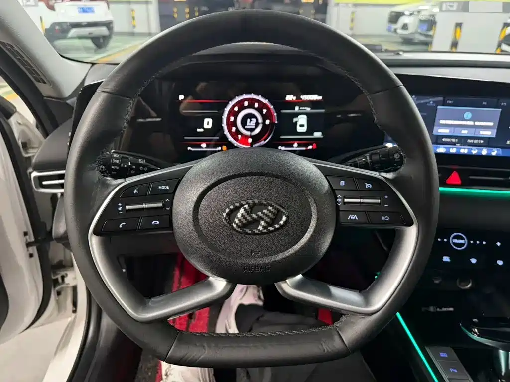 Hyundai Elantra — миниатюра 11
