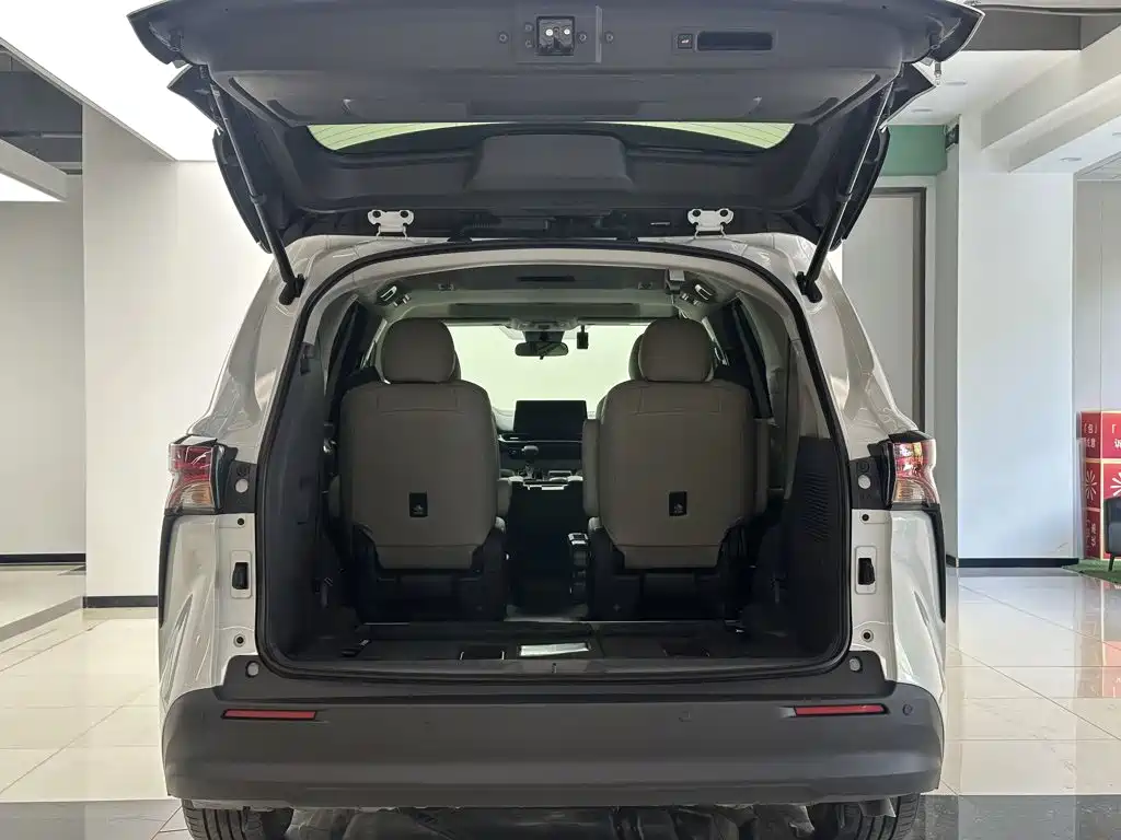 Toyota Sienna — миниатюра 24