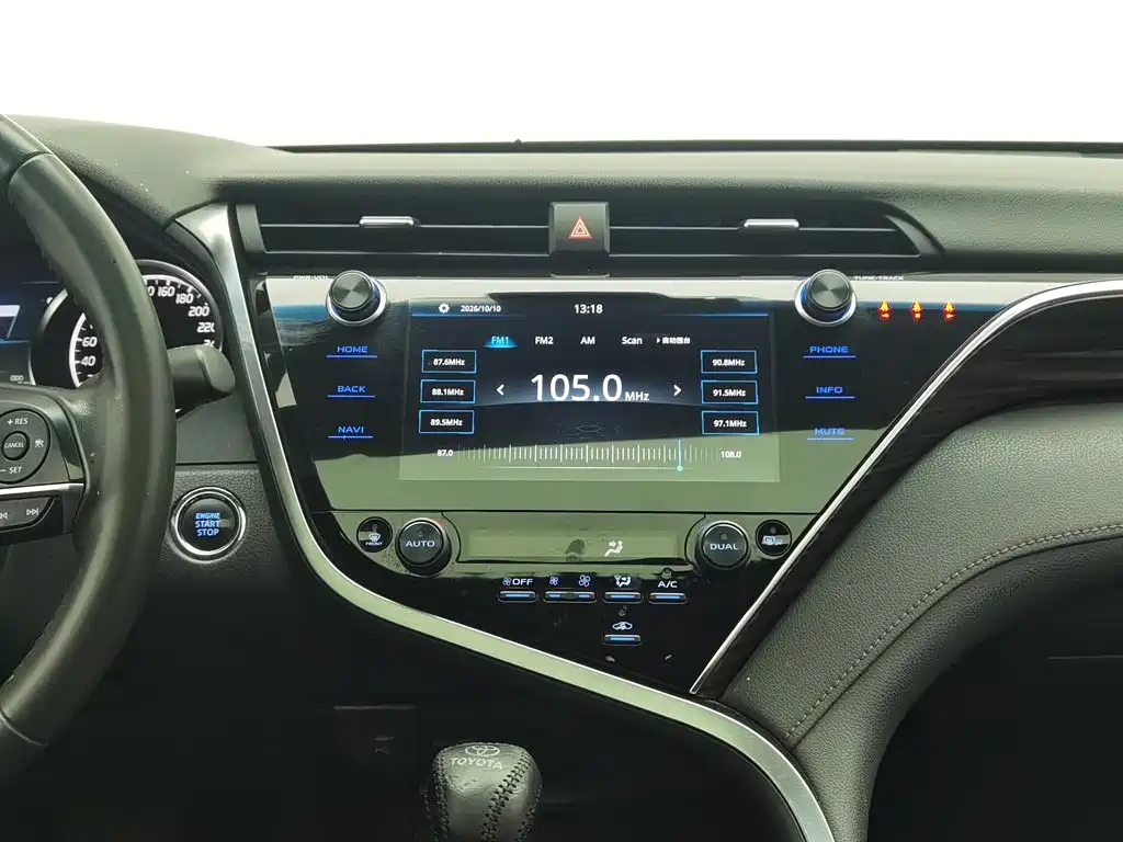 Toyota Camry — миниатюра 12