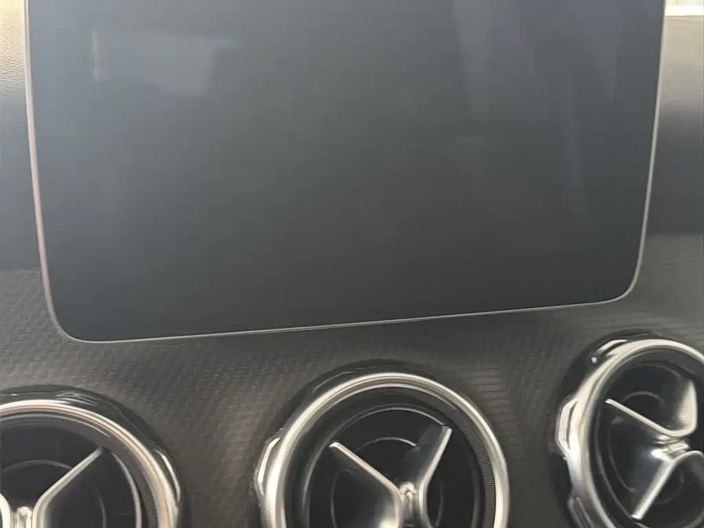 Mercedes-Benz GLA — миниатюра 24